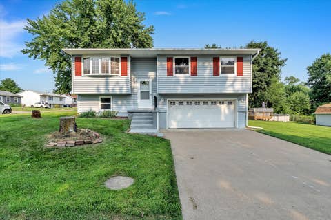 Photo of 5731 N Howell Street, Davenport, IA 52806 (MLS # 12717636)
