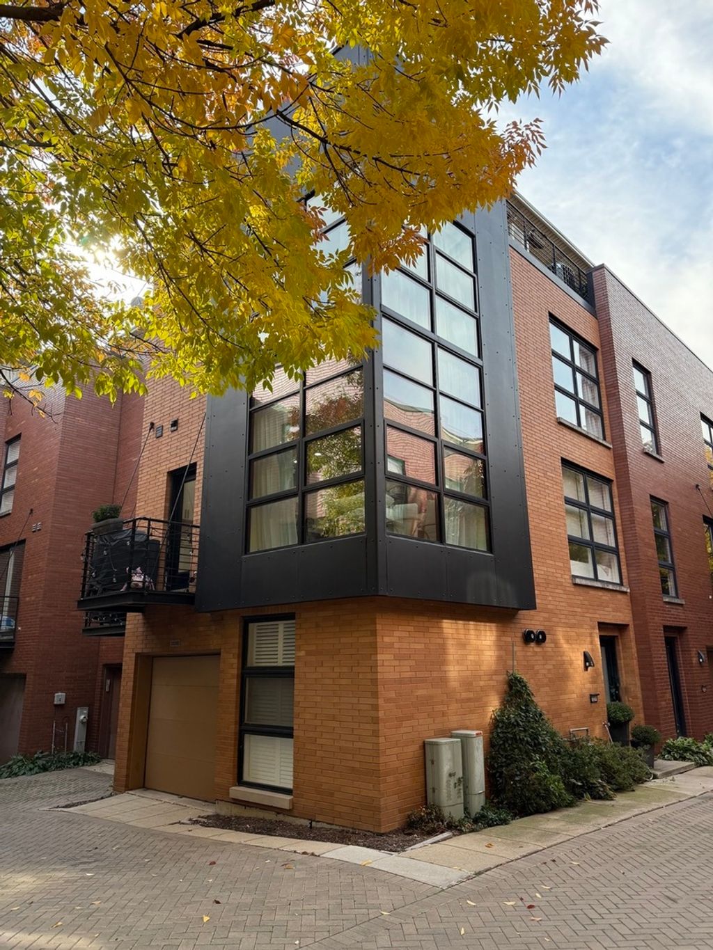 Photo for 2020 W Willow Street #D, Chicago, IL 60647 (MLS # 12505716)