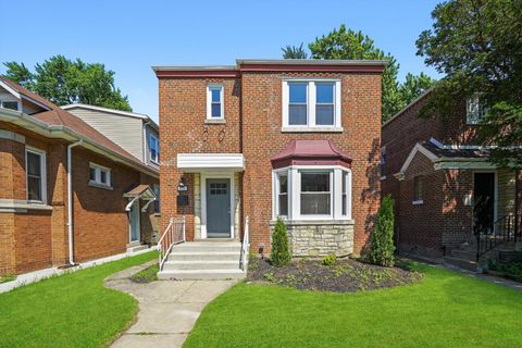 8051 S Paxton Avenue Chicago IL 60617