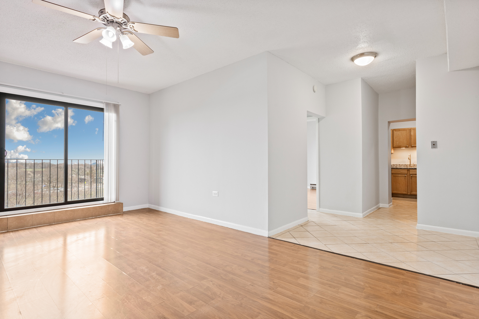 4520 N Clarendon Avenue 503