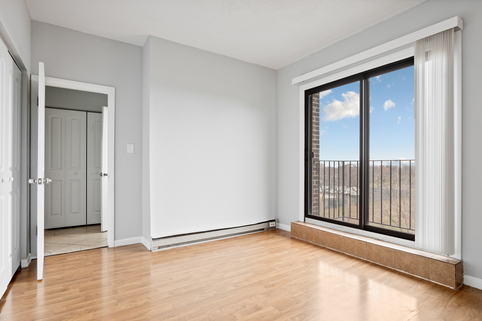 4520 N Clarendon Avenue 503