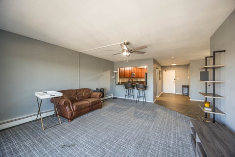 Tiny photo for 6800 N California Avenue #4i, Chicago, IL 60645 (MLS # 12795007)