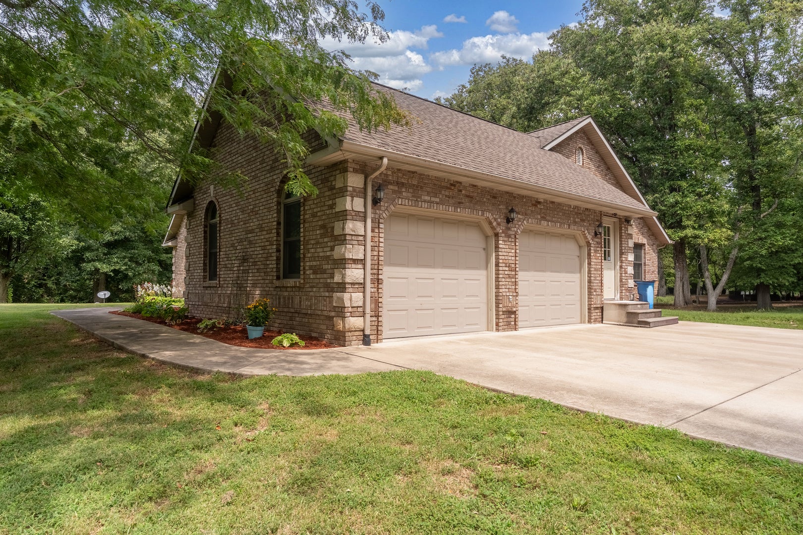 8804 Deangelo Lane