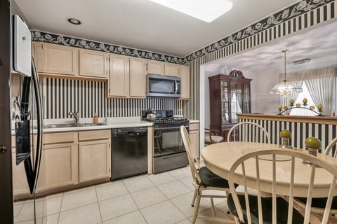 Tiny photo for 75 Larch Court #D-Z2, Schaumburg, IL 60193 (MLS # 12672802)