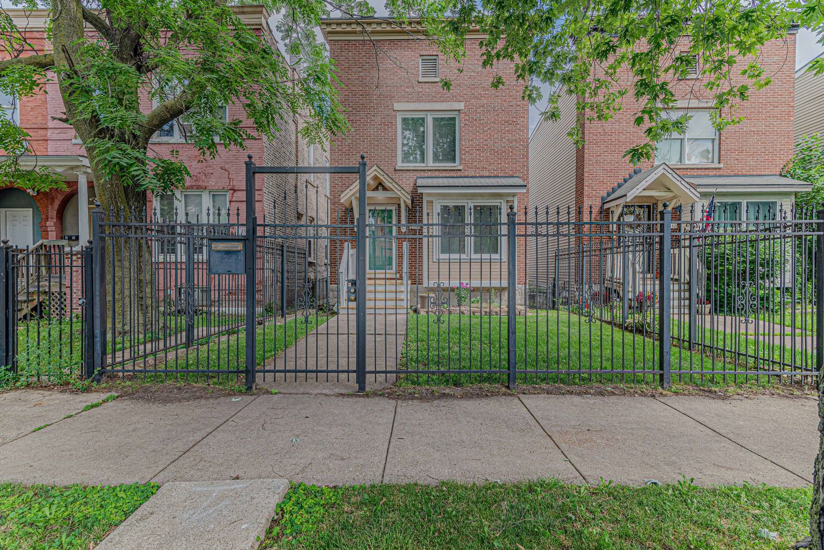 3342 W Le Moyne Street