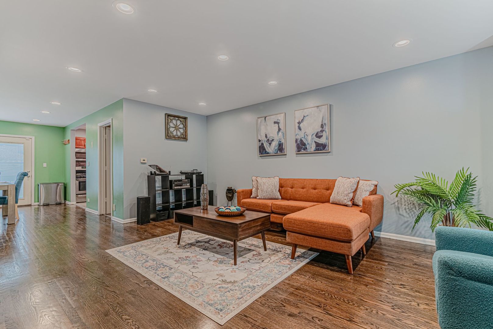 3342 W Le Moyne Street