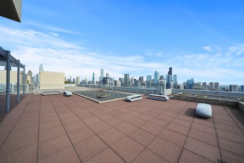 Tiny photo for 500 W Superior Street #602, Chicago, IL 60654 (MLS # 12518202)