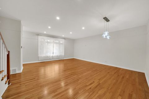 Tiny photo for 2006 W Farwell Avenue, Chicago, IL 60645 (MLS # 12523982)