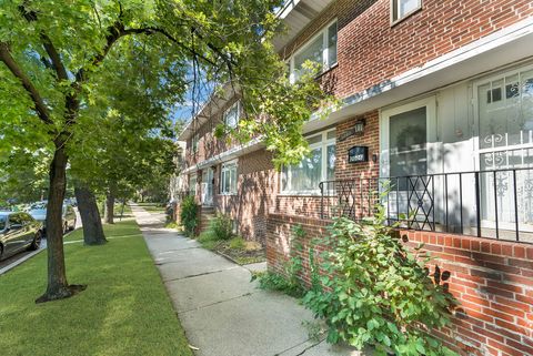Tiny photo for 2006 W Farwell Avenue, Chicago, IL 60645 (MLS # 12523982)