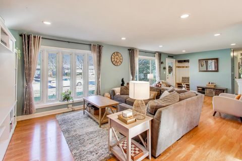 Tiny photo for 18323 W Woodland Terrace, Gurnee, IL 60031 (MLS # 12515772)