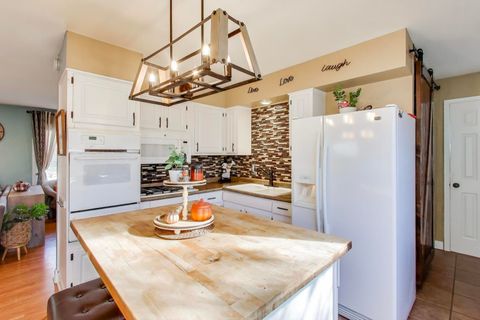 Tiny photo for 18323 W Woodland Terrace, Gurnee, IL 60031 (MLS # 12515772)