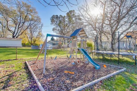 Tiny photo for 18323 W Woodland Terrace, Gurnee, IL 60031 (MLS # 12515772)