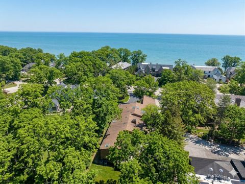 Photo of 990 Sheridan Road, Highland Park, IL 60035 (MLS # 12649611)