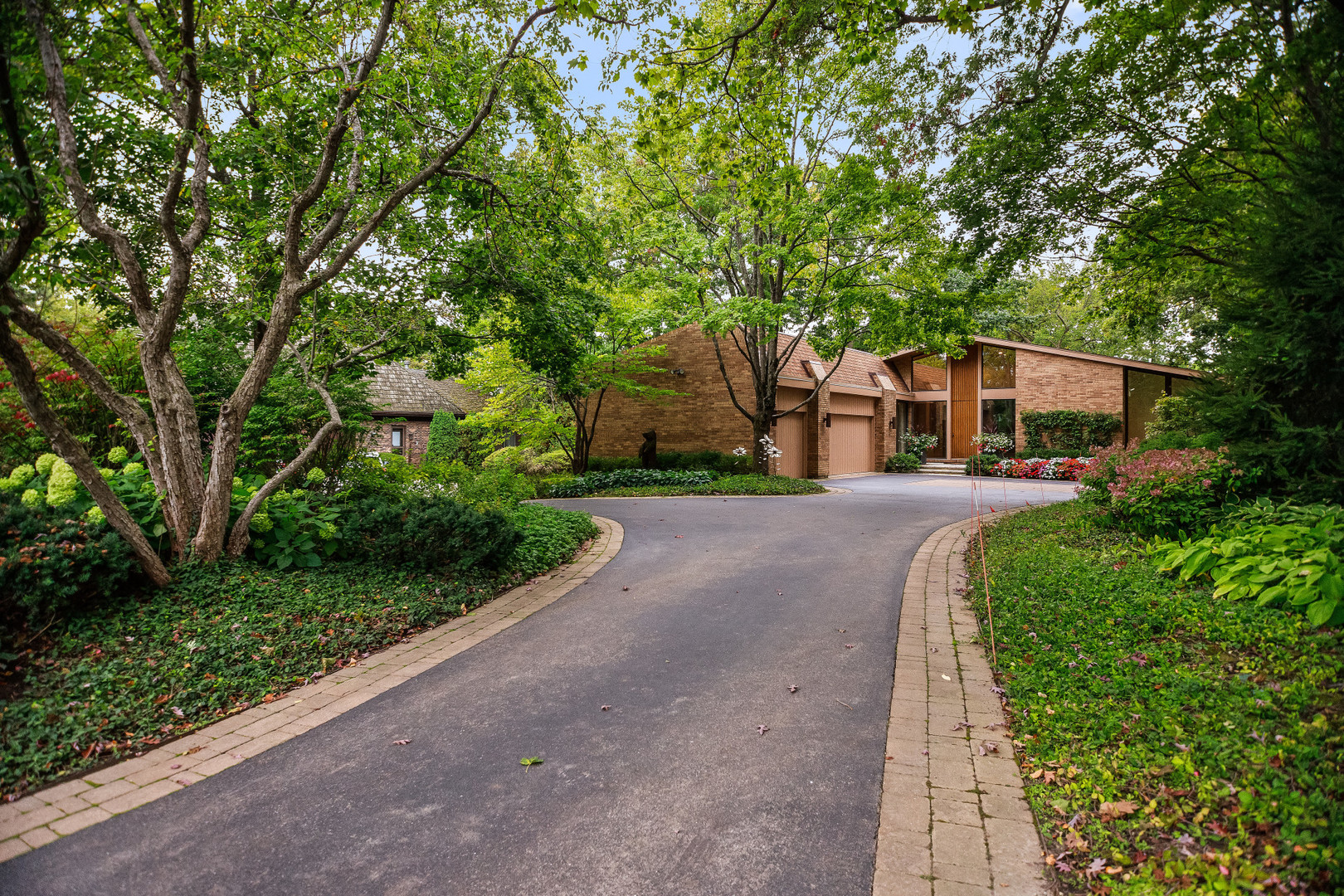 990 Sheridan Road