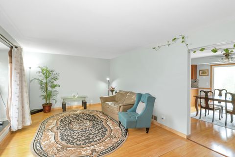 Tiny photo for 2013 Briar Hill Drive W, Schaumburg, IL 60194 (MLS # 12592083)