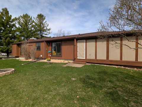 Tiny photo for 2155 Oriole Drive, Freeport, IL 61032 (MLS # 12608205)