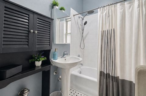 Tiny photo for 242 S Maple Avenue #1W, Oak Park, IL 60302 (MLS # 12651088)