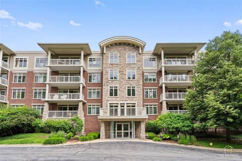 Photo of 425 N BENJAMIN Drive #205, Vernon Hills, IL 60061 (MLS # 12663315)