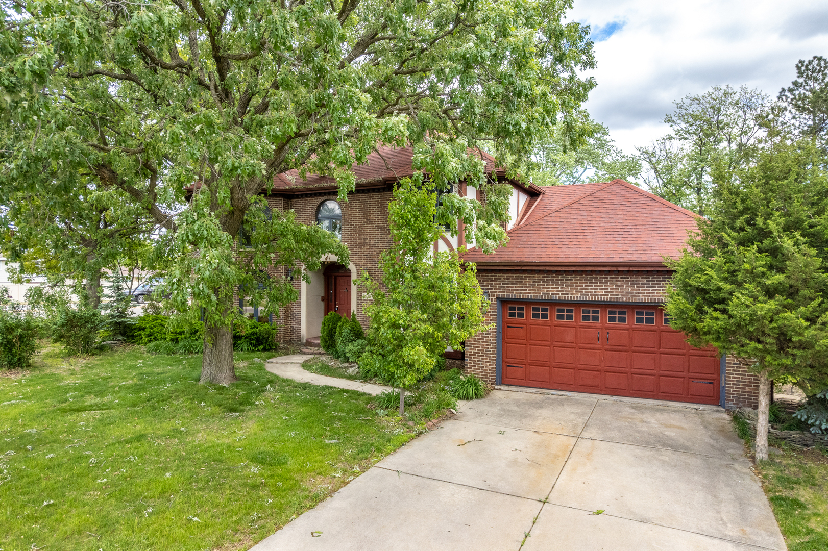 14301 Wooded Path Lane