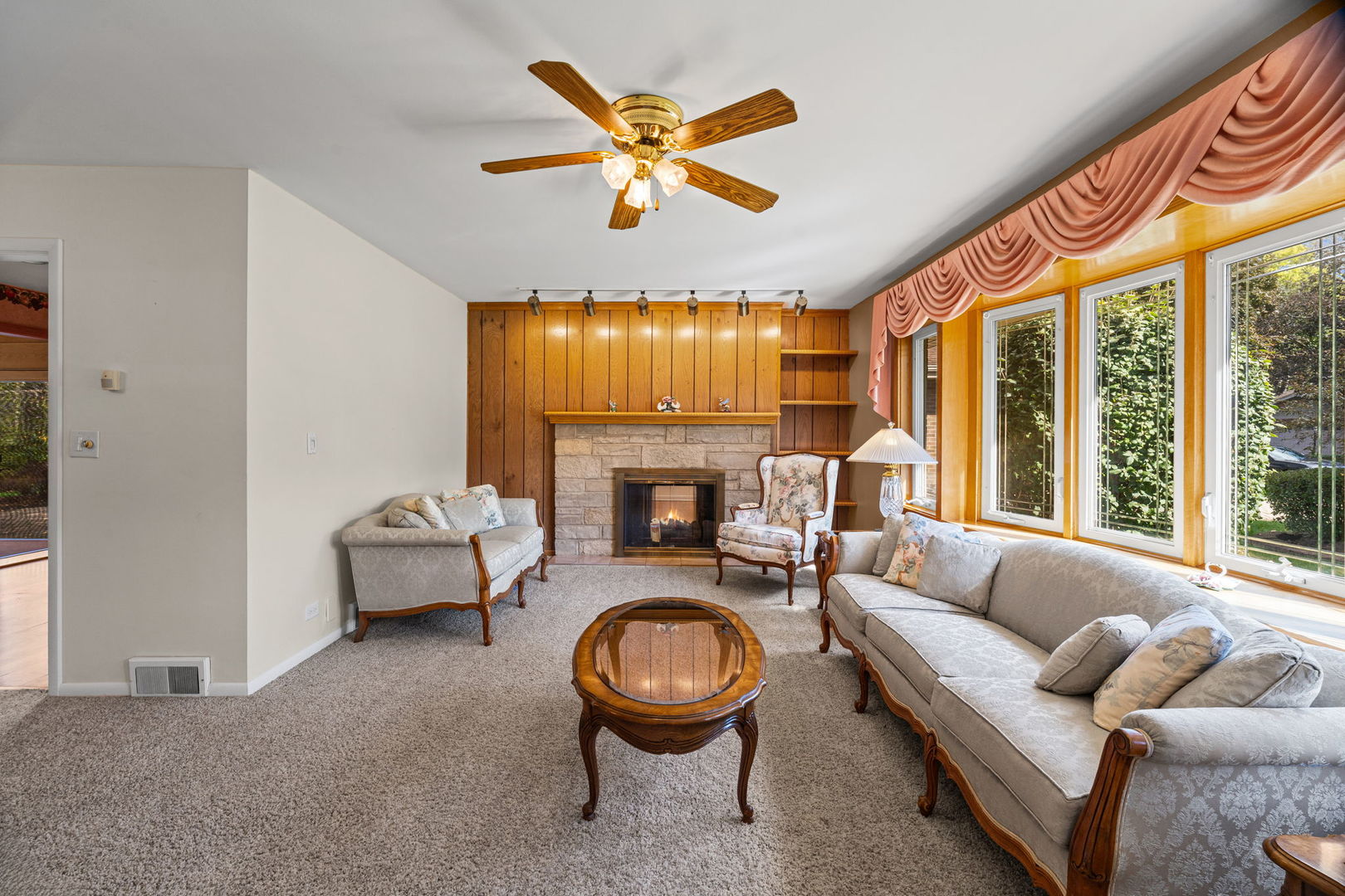 1102 W Burgoyne Road