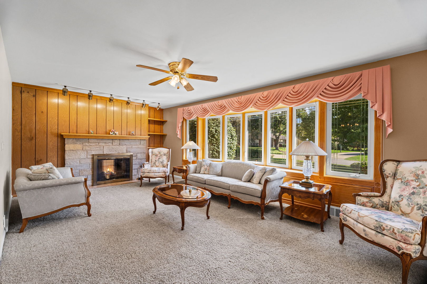 1102 W Burgoyne Road