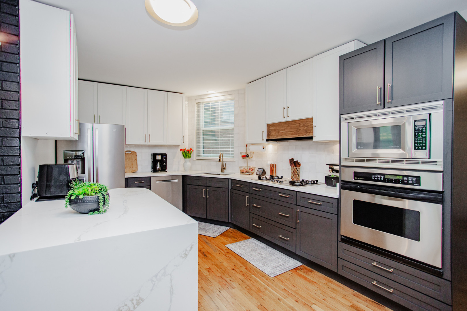 1050 W Byron Street 2W