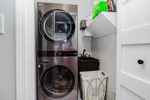 Tiny photo for 1050 W Byron Street #2W, Chicago, IL 60613 (MLS # 12623728)