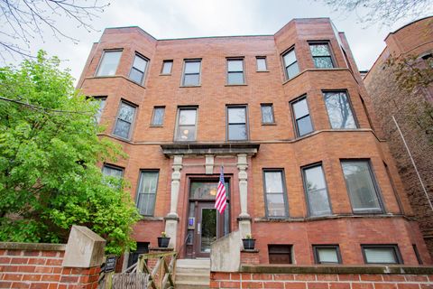 Photo of 1050 W Byron Street #2W, Chicago, IL 60613 (MLS # 12623728)