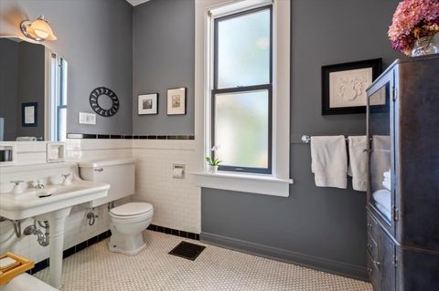 Tiny photo for 305 N Ridgeland Avenue, Oak Park, IL 60302 (MLS # 12560790)