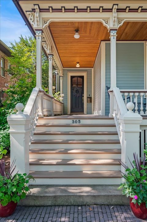 Tiny photo for 305 N Ridgeland Avenue, Oak Park, IL 60302 (MLS # 12560790)