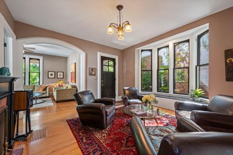 Tiny photo for 305 N Ridgeland Avenue, Oak Park, IL 60302 (MLS # 12560790)