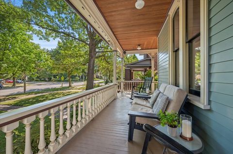 Tiny photo for 305 N Ridgeland Avenue, Oak Park, IL 60302 (MLS # 12560790)