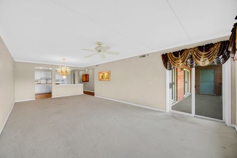 Tiny photo for 730 Creekside Drive #405C, Mount Prospect, IL 60056 (MLS # 12481058)