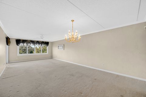 Tiny photo for 730 Creekside Drive #405C, Mount Prospect, IL 60056 (MLS # 12481058)