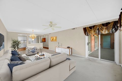 Tiny photo for 730 Creekside Drive #405C, Mount Prospect, IL 60056 (MLS # 12481058)