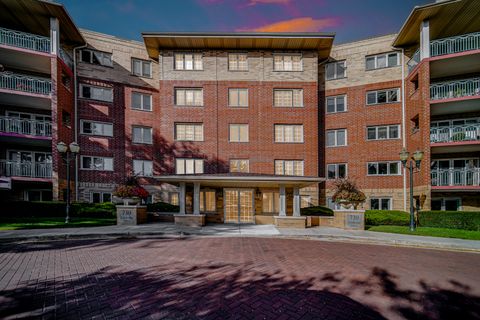 Tiny photo for 730 Creekside Drive #405C, Mount Prospect, IL 60056 (MLS # 12481058)