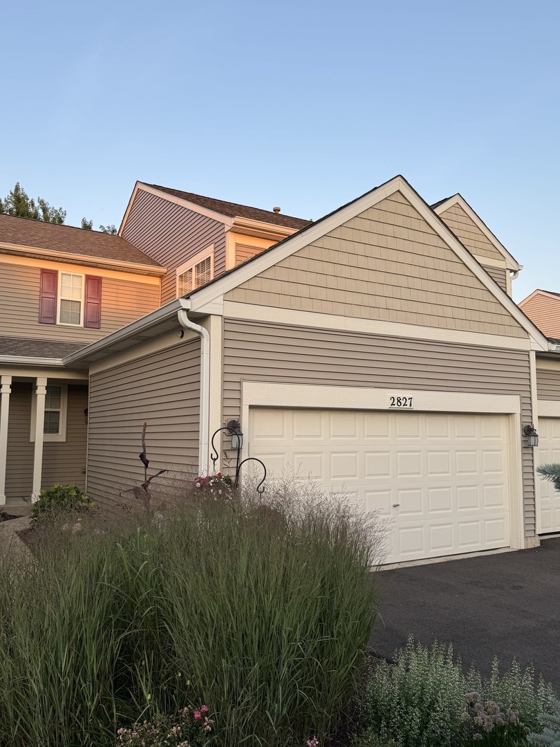 2827 White Thorn Circle