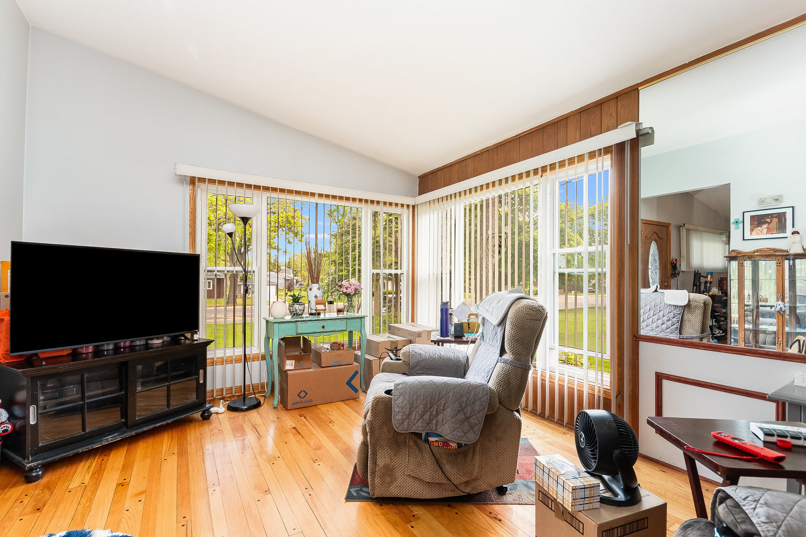 555 W Saint Charles Road