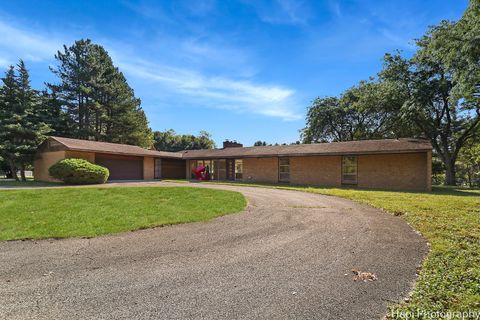 Photo of 80 Meadow Hill Road, Barrington Hills, IL 60010 (MLS # 12549057)