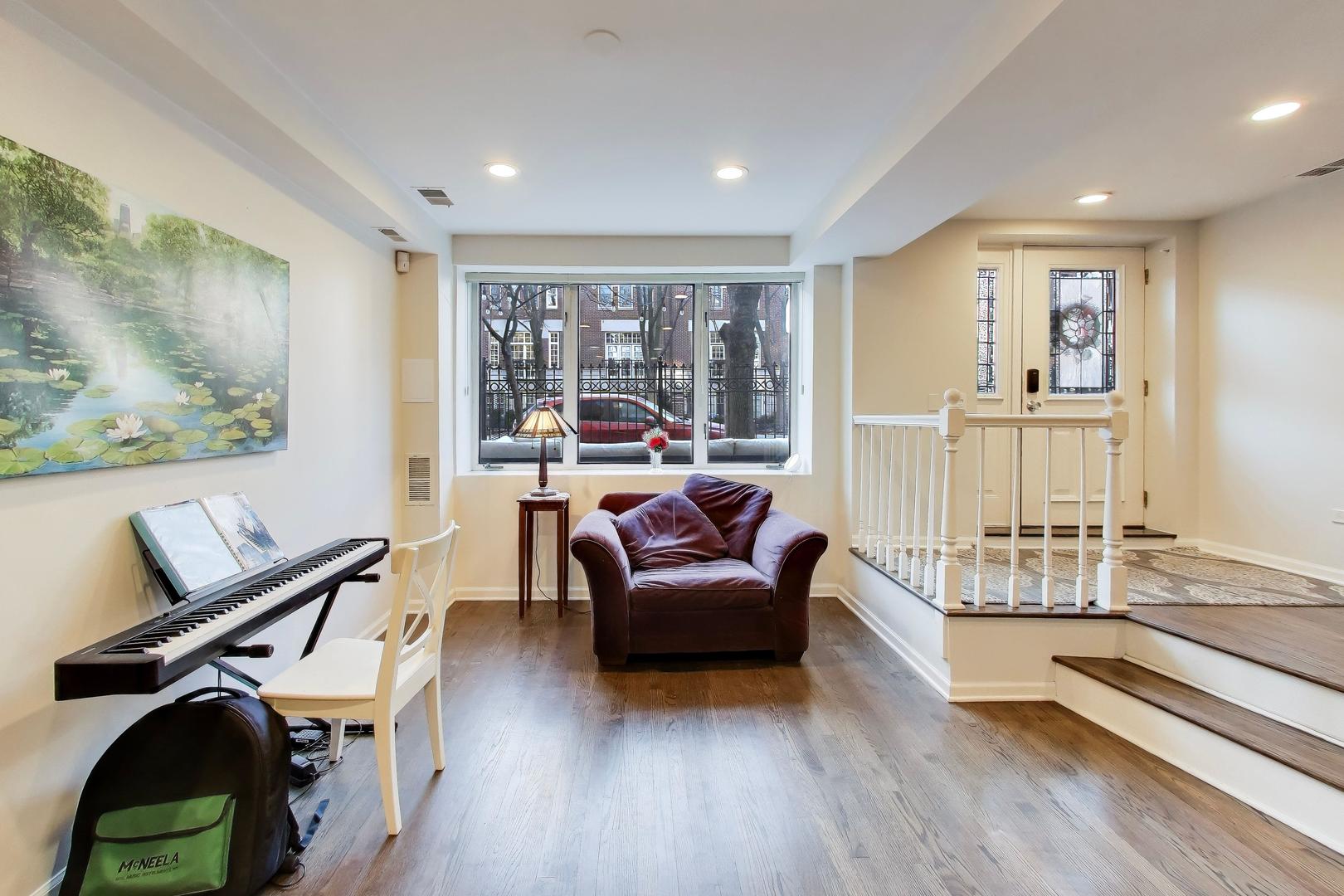 2647 N Southport Avenue A