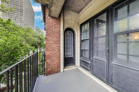 Tiny photo for 1615 E Hyde Park Boulevard #2, Chicago, IL 60615 (MLS # 12505598)