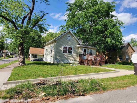 Photo of 410 W SYCAMORE Street, Carbondale, IL 62901 (MLS # EB458564)