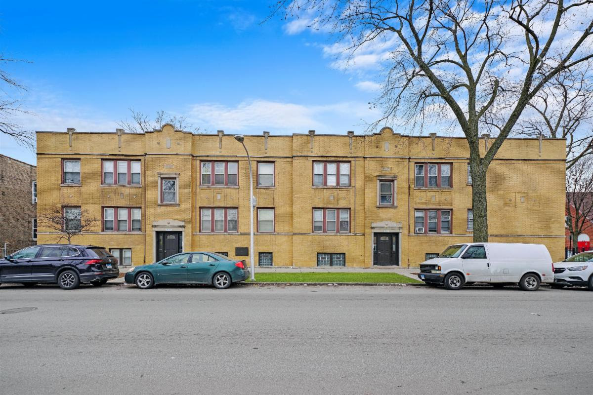 3752 W Huron Street