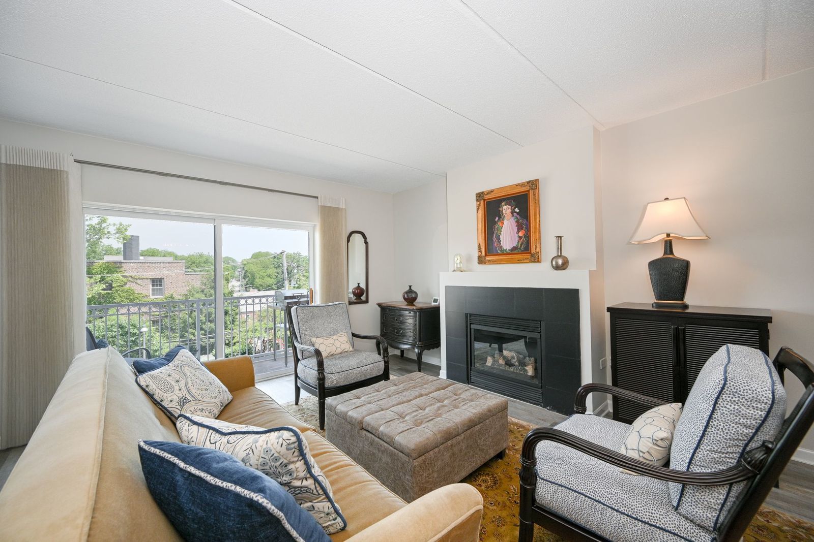 570 Crescent Boulevard 307