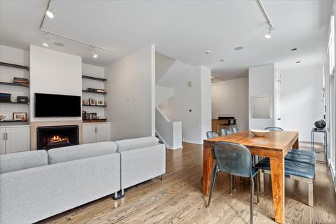 Tiny photo for 1447 N CLEVELAND Avenue #G, Chicago, IL 60610 (MLS # 12609740)