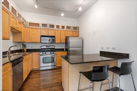 Tiny photo for 1447 N CLEVELAND Avenue #G, Chicago, IL 60610 (MLS # 12609740)