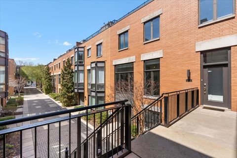 Tiny photo for 1447 N CLEVELAND Avenue #G, Chicago, IL 60610 (MLS # 12609740)