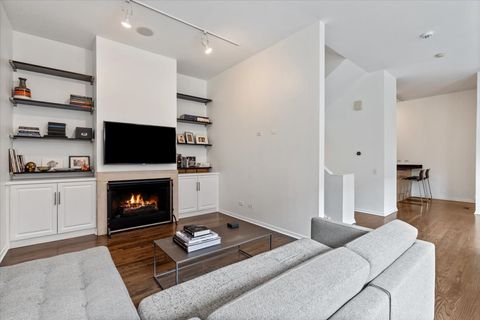 Tiny photo for 1447 N CLEVELAND Avenue #G, Chicago, IL 60610 (MLS # 12609740)