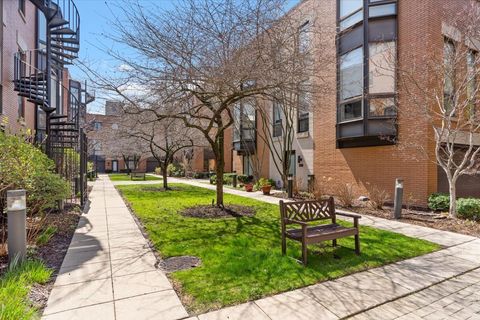 Tiny photo for 1447 N CLEVELAND Avenue #G, Chicago, IL 60610 (MLS # 12609740)