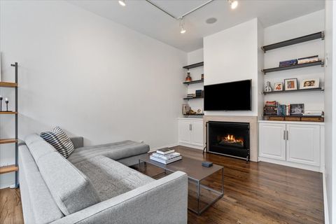 Tiny photo for 1447 N CLEVELAND Avenue #G, Chicago, IL 60610 (MLS # 12609740)